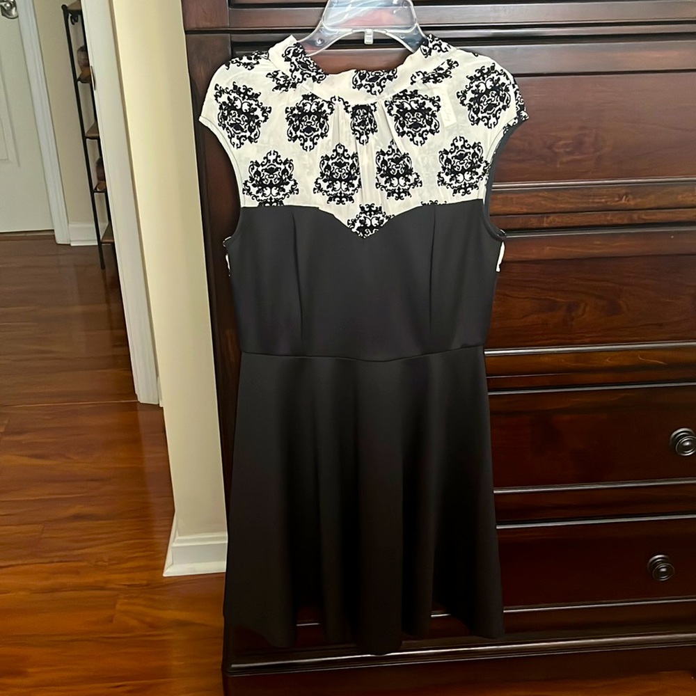 ModCloth vintage black/cream turtle neck short sleeve swing dress